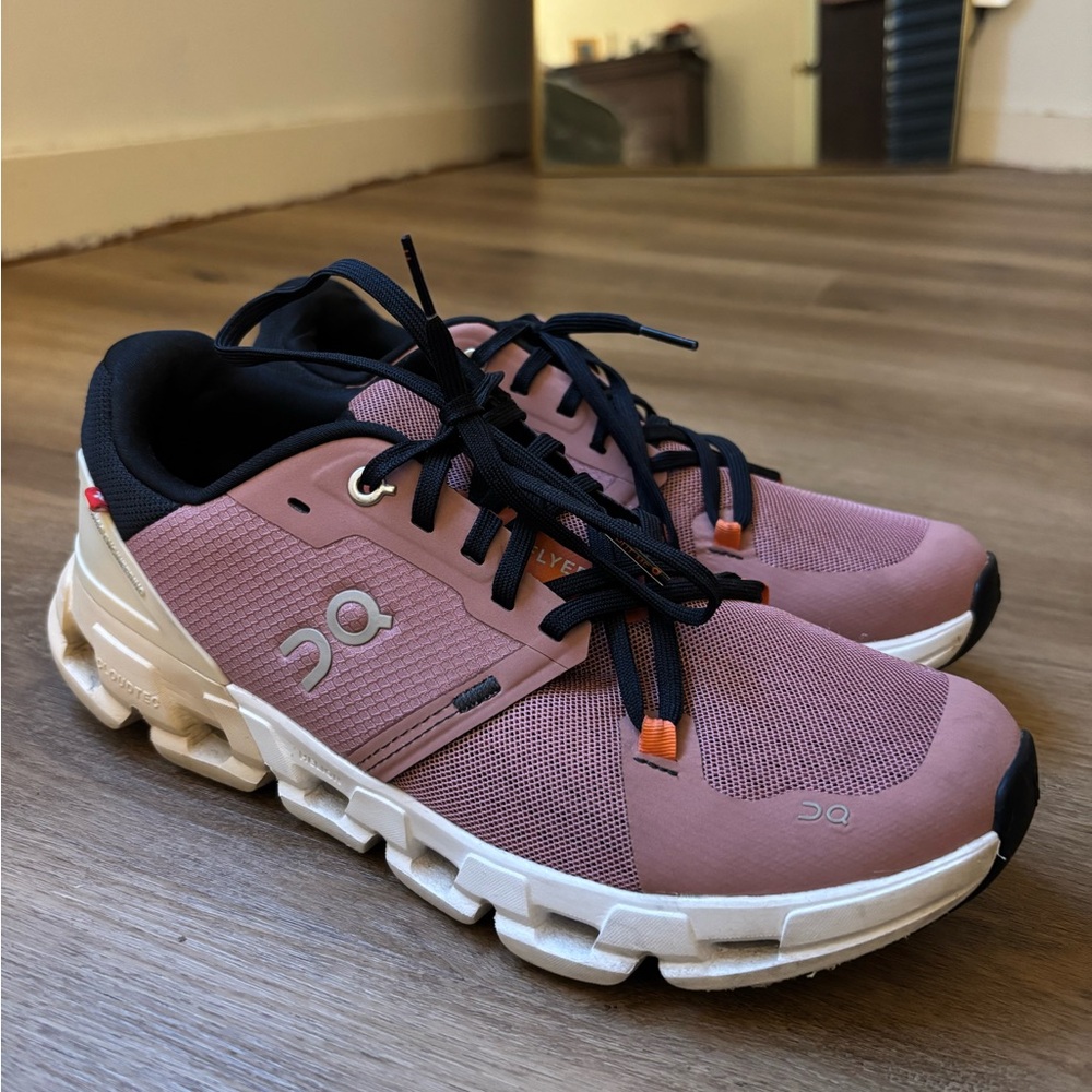 On Running Rose and Black Cloudflyer 4